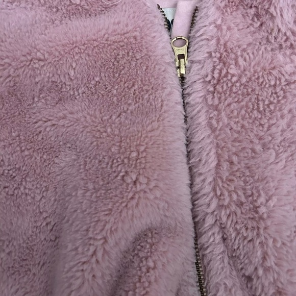 Girls Oshkosh B’Gosh Pink Fur Jacket Size 5T - Picture 2 of 3